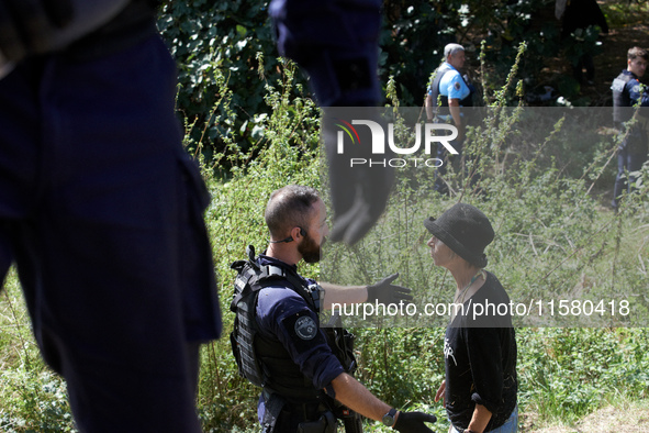 An opponent argues with a Gendarme. After months of negotiations and pressures from NGE/Atosca, and two incendiary attacks, Alexandra, the t...