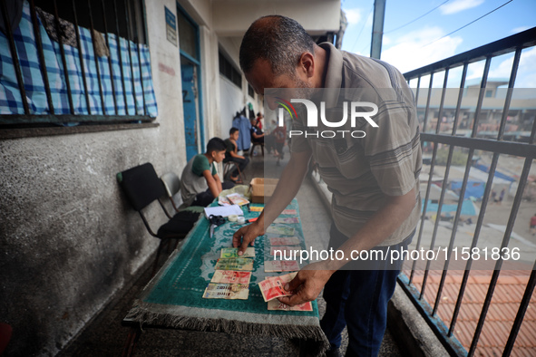 The Palestinian Yasser Abu Harbid, a 50-year-old displaced from northern Gaza to Deir al-Balah, lives in a school run by the United Nations...