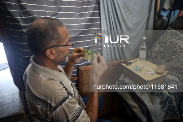 The Palestinian Yasser Abu Harbid, a 50-year-old displaced from northern Gaza to Deir al-Balah, lives in a school run by the United Nations...