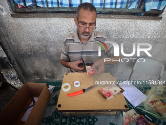 The Palestinian Yasser Abu Harbid, a 50-year-old displaced from northern Gaza to Deir al-Balah, lives in a school run by the United Nations...