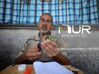 The Palestinian Yasser Abu Harbid, a 50-year-old displaced from northern Gaza to Deir al-Balah, lives in a school run by the United Nations...