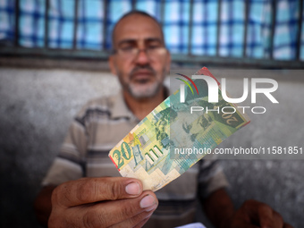 The Palestinian Yasser Abu Harbid, a 50-year-old displaced from northern Gaza to Deir al-Balah, lives in a school run by the United Nations...