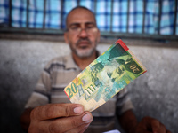 The Palestinian Yasser Abu Harbid, a 50-year-old displaced from northern Gaza to Deir al-Balah, lives in a school run by the United Nations...