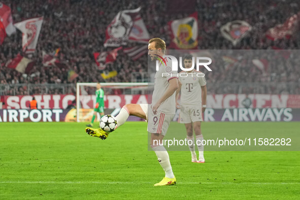 Harry Kane of Bayern Munich    controls the ball  during the Champions League Round 1 match between Bayern Munich v Dinamo Zagreb, at the Al...