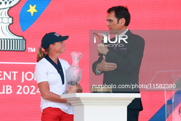 GAINESVILLE, VIRGINIA - SEPTEMBER 15: Sports commentator Grant Boone speaks with Captain Stacy Lewis of the United States as she holds the t...