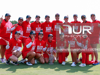 GAINESVILLE, VIRGINIA - SEPTEMBER 15: Members of Team USA front row left to right Vice Captain Morgan Pressel, Lilia Vu, Rose Zhang, Captain...