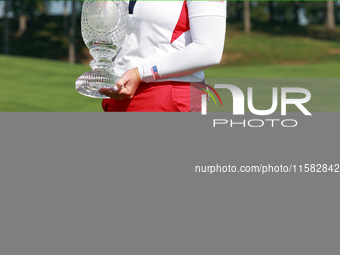 GAINESVILLE, VIRGINIA - SEPTEMBER 15: Jennifer Kupcho of the United States holds the winning trophy on the 18th green at the conclusion of t...