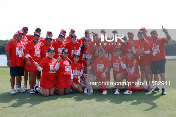 GAINESVILLE, VIRGINIA - SEPTEMBER 15: Members of Team USA Vice Captain Morgan Pressel, Lilia Vu, Rose Zhang, Captain Stacy Lewis(front row c...