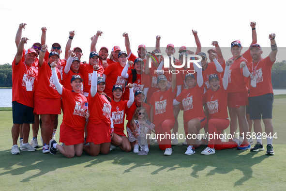 GAINESVILLE, VIRGINIA - SEPTEMBER 15: Members of Team USA Vice Captain Morgan Pressel, Lilia Vu, Rose Zhang, Captain Stacy Lewis(front row c...