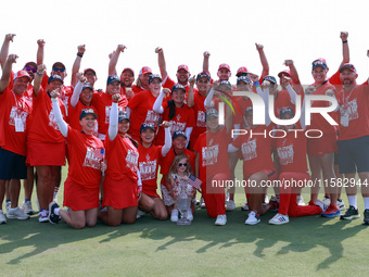 GAINESVILLE, VIRGINIA - SEPTEMBER 15: Members of Team USA Vice Captain Morgan Pressel, Lilia Vu, Rose Zhang, Captain Stacy Lewis(front row c...