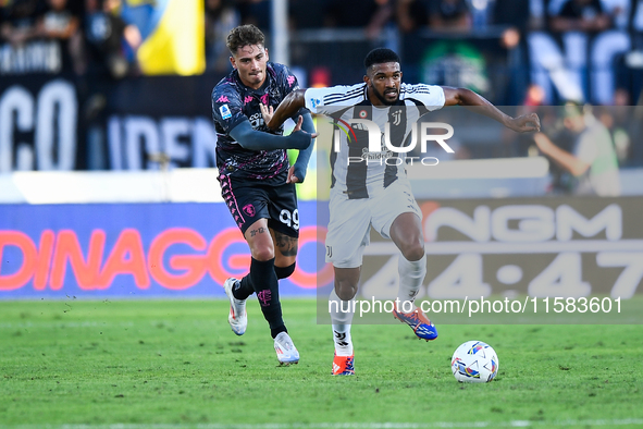 Sebastiano Esposito of Empoli fights for the ball with Gleison Bremer of Juventus during the Serie A match between Empoli and Juventus at St...