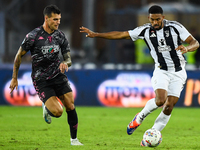 Pietro Pellegri of Empoli fights for the ball with Gleison Bremer of Juventus during the Serie A match between Empoli and Juventus at Stadio...