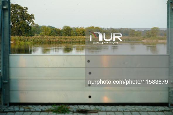 A newly installed flood barrier is seen alond the Oder river with the Polish border seen on the far side in Frankfurt (Oder) on 17 Septembe,...