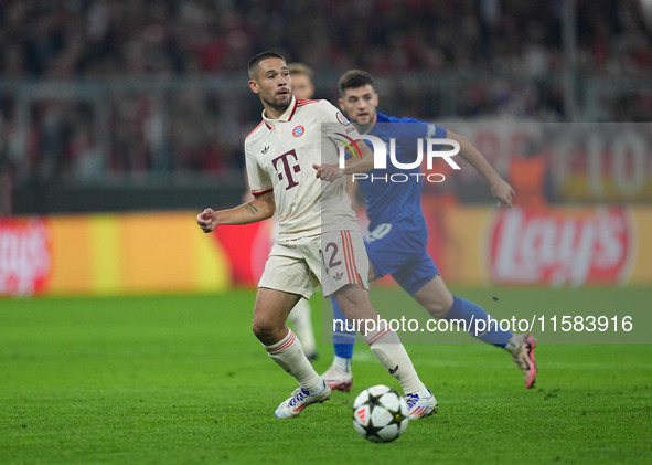 Raphaël Guerreiro of Bayern Munich  controls the ball  during the Champions League Round 1 match between Bayern Munich v Dinamo Zagreb, at t...