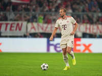 Harry Kane of Bayern Munich  controls the ball  during the Champions League Round 1 match between Bayern Munich v Dinamo Zagreb, at the Alli...