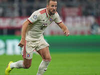 Harry Kane of Bayern Munich  controls the ball  during the Champions League Round 1 match between Bayern Munich v Dinamo Zagreb, at the Alli...