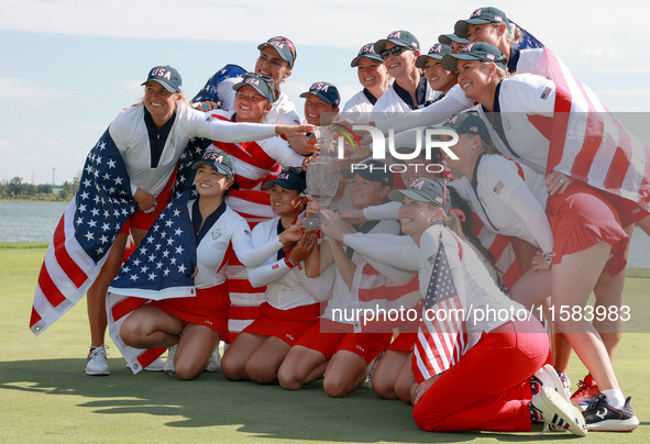 GAINESVILLE, VIRGINIA - SEPTEMBER 15: Members of Team USA Vice Captain Morgan Pressel, Lilia Vu, Rose Zhang, Captain Stacy Lewis(front row c...