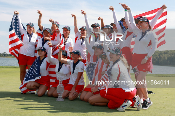 GAINESVILLE, VIRGINIA - SEPTEMBER 15: Members of Team USA Vice Captain Morgan Pressel, Lilia Vu, Rose Zhang, Captain Stacy Lewis(front row c...