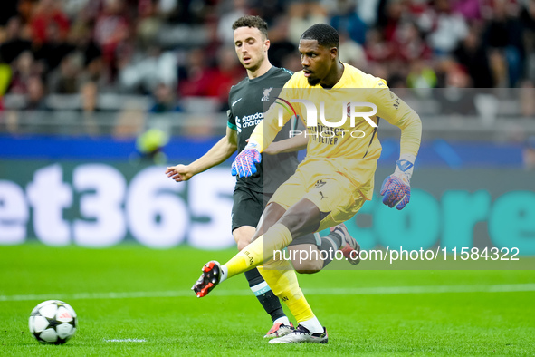 Mike Maignan of AC Milan during the UEFA Champions League 2024/25 League Phase MD1 match between AC Milan and Liverpool FC at Stadio San Sir...