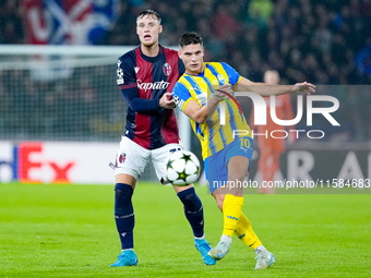 Sam Beukema of Bologna FC nd Heorhiy Sudakov of FC Shakhtar Donetsk compete for the ball during the UEFA Champions League 2024/25 League Pha...