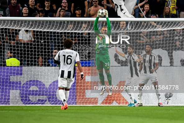 Michele Di Gregorio of Juventus during the UEFA Champions League 2024/25 League Phase MD1 match between Juventus and PSV Eindhoven at Juvent...