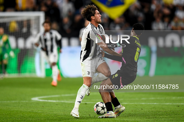 Dusan Vlahovic of Juventus contends for the ball with Ryan Flamingo of PSV during the UEFA Champions League 2024/25 League Phase MD1 match b...