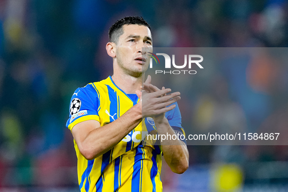 Taras Stepanenko of FC Shakhtar Donetsk greets supporters of Shakhtar during the UEFA Champions League 2024/25 League Phase MD1 match betwee...