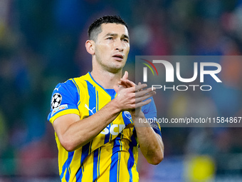 Taras Stepanenko of FC Shakhtar Donetsk greets supporters of Shakhtar during the UEFA Champions League 2024/25 League Phase MD1 match betwee...