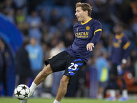 Nicolo Barella #23 of Inter Milan warms up during the UEFA Champions League Group Stage match between Manchester City and Football Club Inte...