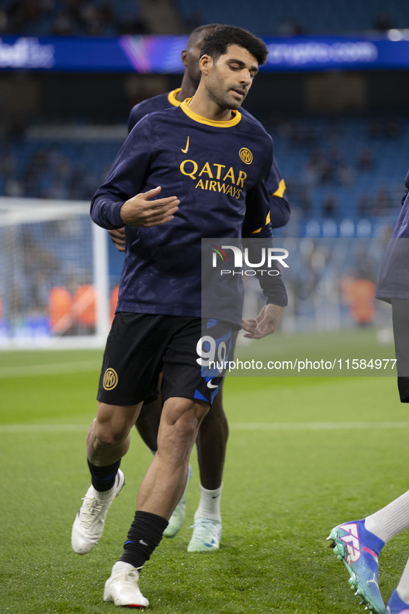 Mehdi Taremi #99 of Inter Milan warms up during the UEFA Champions League Group Stage match between Manchester City and Football Club Intern...