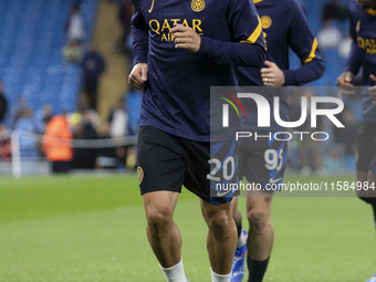 Hakan Calhanoglu #20 of Inter Milan warms up during the UEFA Champions League Group Stage match between Manchester City and Football Club In...