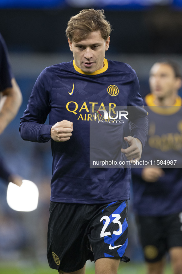 Nicolo Barella #23 of Inter Milan warms up during the UEFA Champions League Group Stage match between Manchester City and Football Club Inte...