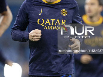 Nicolo Barella #23 of Inter Milan warms up during the UEFA Champions League Group Stage match between Manchester City and Football Club Inte...