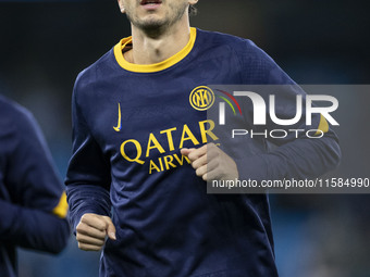 Matteo Darmian #36 of Inter Milan warms up during the UEFA Champions League Group Stage match between Manchester City and Football Club Inte...