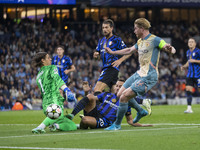 Yann Sommer #1 (GK) of Inter Milan makes a save during the UEFA Champions League League Stage match between Manchester City and Football Clu...