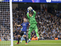 Yann Sommer #1 (GK) of Inter Milan makes a save during the UEFA Champions League League Stage match between Manchester City and Football Clu...