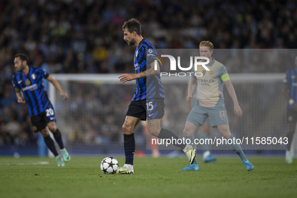 Francesco Acerbi #15 of Inter Milan during the UEFA Champions League group stage match between Manchester City and Football Club Internazion...