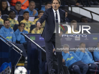 Inter Milan manager Simone Inzaghi gesticulates during the UEFA Champions League group stage match between Manchester City and Football Club...