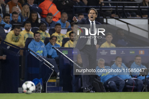 Inter Milan manager Simone Inzaghi gesticulates during the UEFA Champions League group stage match between Manchester City and Football Club...