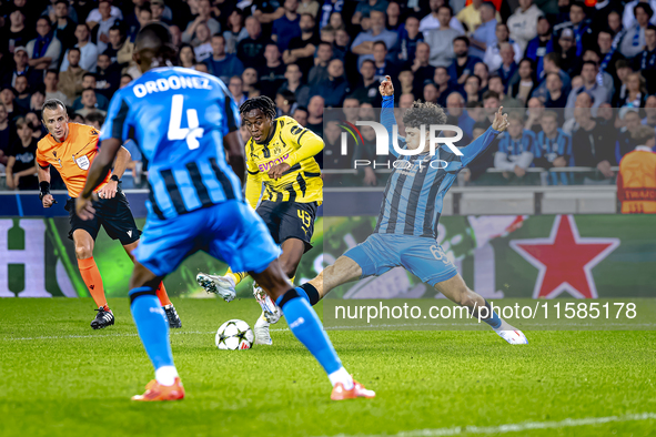 Borussia Dortmund defender Jamie Bynoe-Gittens and Club Brugge defender Kyriani Talbi during the match between Club Brugge and Borussia Dort...