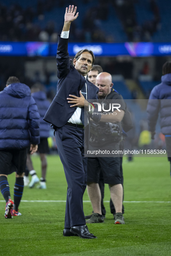 Inter Milan manager Simone Inzaghi salutes the fans at full time during the UEFA Champions League League Stage match between Manchester City...