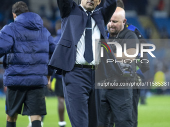 Inter Milan manager Simone Inzaghi salutes the fans at full time during the UEFA Champions League League Stage match between Manchester City...