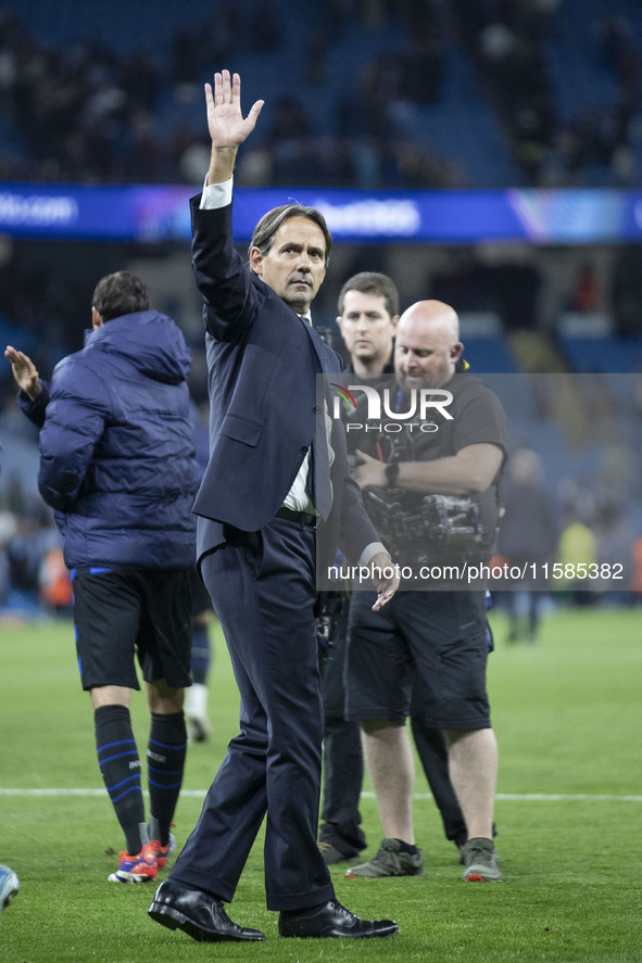 Inter Milan manager Simone Inzaghi salutes the fans at full time during the UEFA Champions League League Stage match between Manchester City...