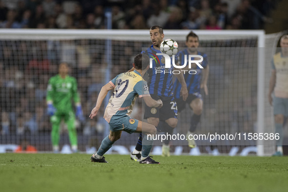 Henrikh Mkhitaryan #22 of Inter Milan during the UEFA Champions League League Stage match between Manchester City and Football Club Internaz...