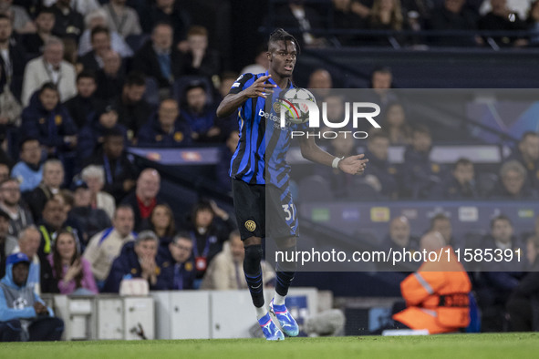 Yann Aurel Bisseck #31 of Inter Milan during the UEFA Champions League League Stage match between Manchester City and Football Club Internaz...