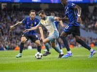 Bernardo Silva #20 of Manchester City F.C. possesses the ball during the UEFA Champions League League Stage match between Manchester City an...