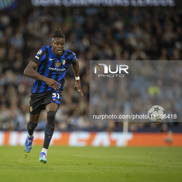 Yann Aurel Bisseck #31 of Inter Milan during the UEFA Champions League League Stage match between Manchester City and Football Club Internaz...