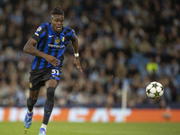 Yann Aurel Bisseck #31 of Inter Milan during the UEFA Champions League League Stage match between Manchester City and Football Club Internaz...