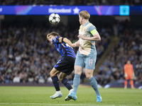 Nicolo Barella #23 of Inter Milan possesses the ball during the UEFA Champions League League Stage match between Manchester City and Footbal...