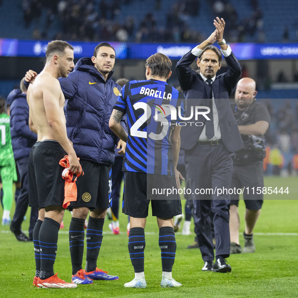 Inter Milan manager Simone Inzaghi salutes the fans at full time during the UEFA Champions League League Stage match between Manchester City...